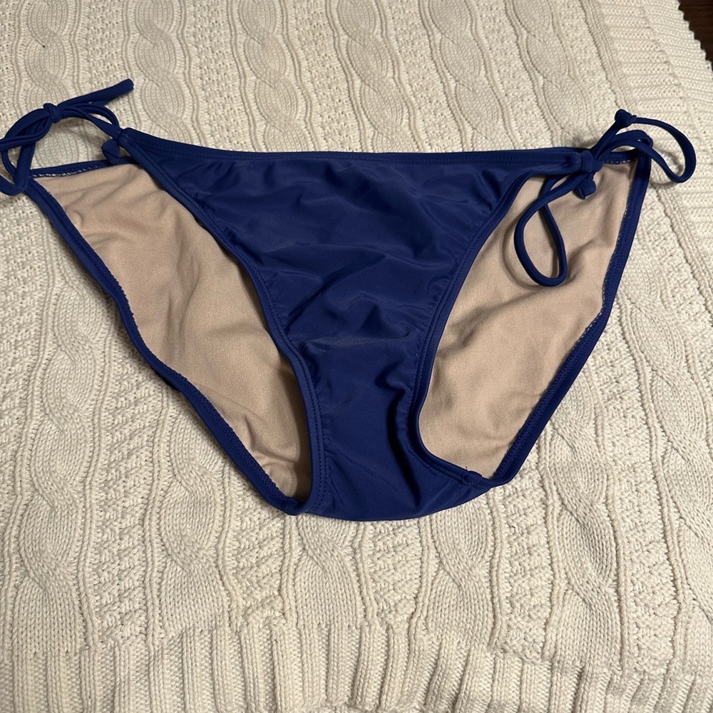 Old Navy String Bikini Bottoms. BNWT. Size Large. Navy Blue. Adjustable.